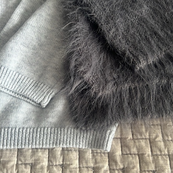 Girl’s H&M size 4-6Y sweaters. - Picture 6 of 6